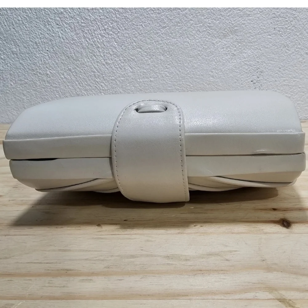 Vtg Lisette New York‎ Women's Leather White Clutch Shoulder Strap Bag